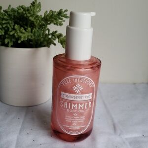Pure Infusions Strawberry Kiss Shimmer Body Oil. NIB